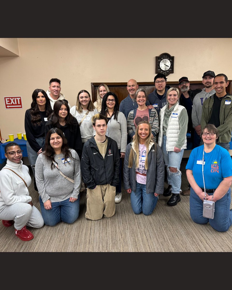 WRSpokane's tweet image. Friendship in action! 💪 These volunteers are showing our Afghan community the true meaning of welcome. Thanks to @lifecenterspokane for their incredible work in making Spokane feel like home.🌟
#christian #spokanecommunity #makingadifference #wewelcomerefugees