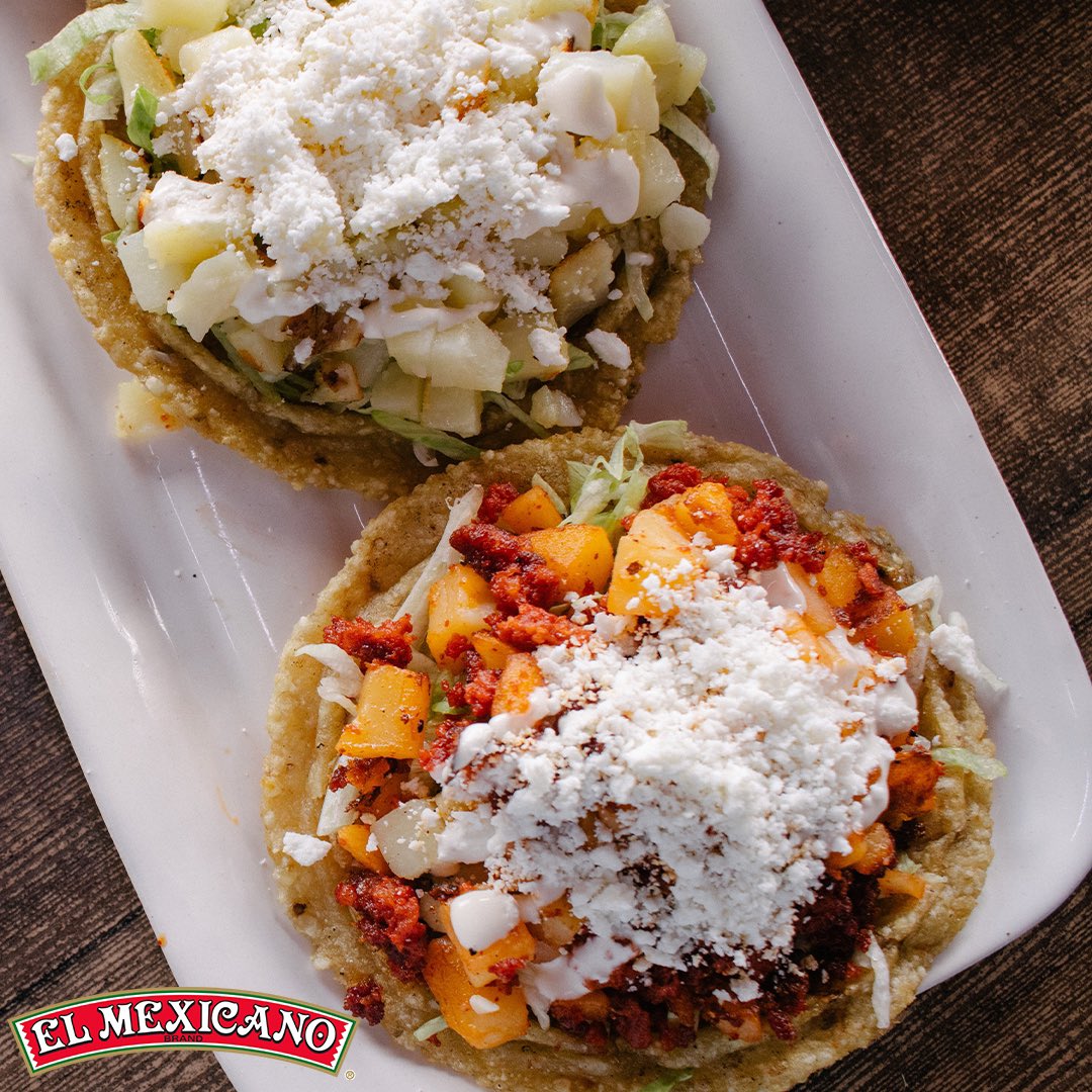elmexicanobrand's tweet photo. Saturday cravings satisfied with these delicious sopes topped with El Mexicano® Longaniza, Queso Fresco Casero® and creamy Crema Mexicana. 💯 #AuthenticSabor https://t.co/tniIslj8Bo
