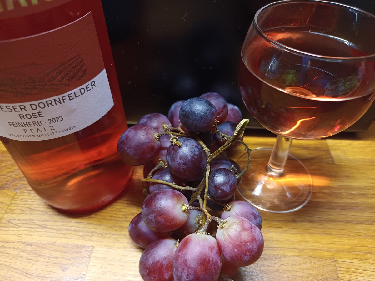 kristallnaach's tweet photo. Gestern 🧹 in der 🧙♀️ #Hexenküche
#Weintag 🍷 😋 🌱 🐟 🍇 #Fischtag
#frischgekocht 😎 #selbstgemacht &
mit lecker🍷#Rosę #Wein 🍇 #Prost https://t.co/iALbKclOLc