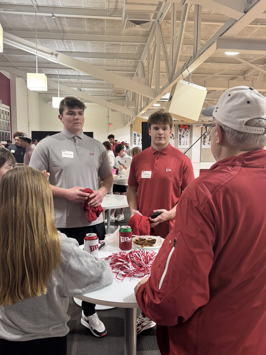 Luke Metz and Jackson Lloyd telling fans what a day in the life looks like with <a href="/AlabamaFTBL/">Alabama Football</a>!