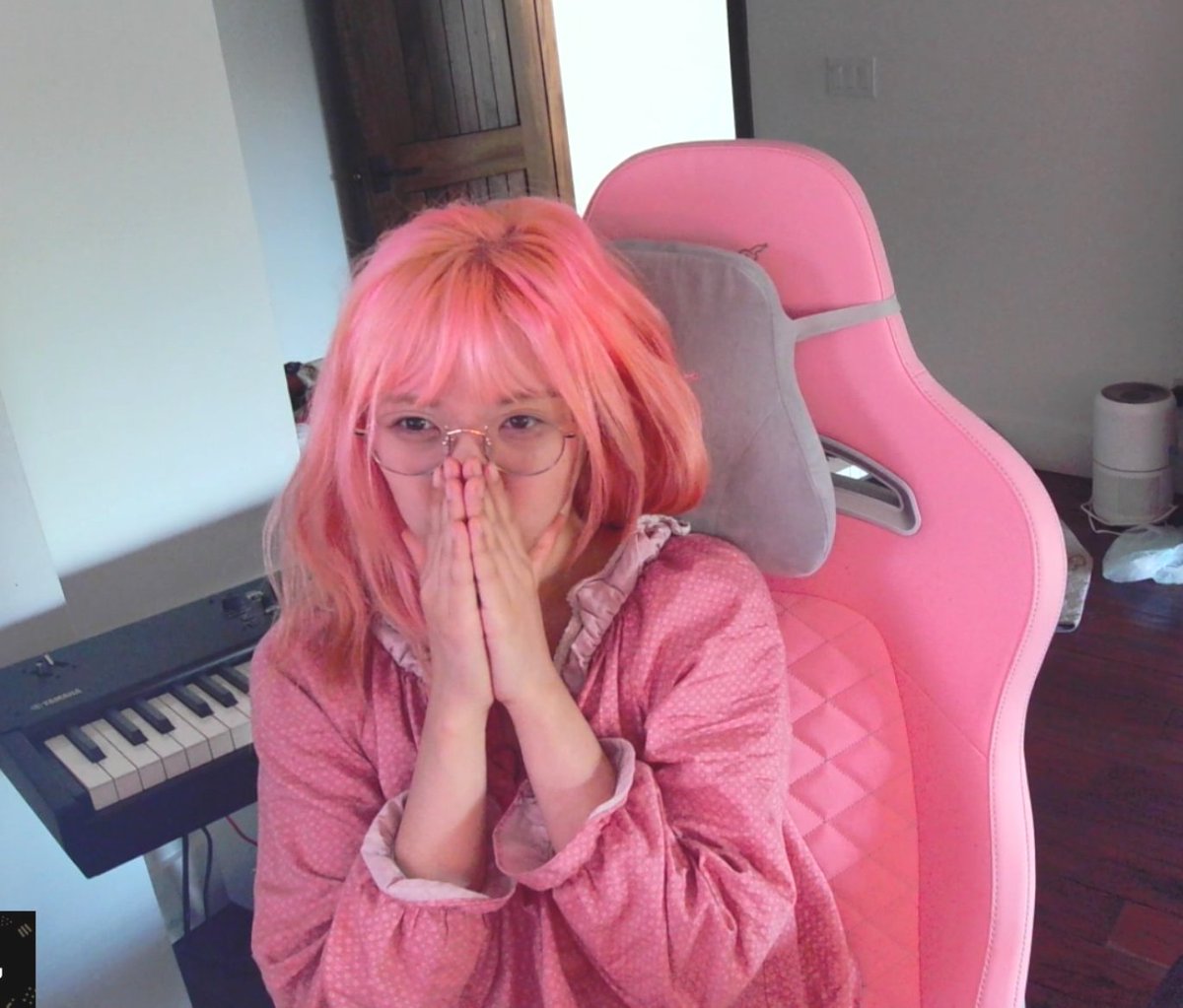 LilyPichu's tweet photo. pink hair!! https://t.co/cRcsDgtvwf