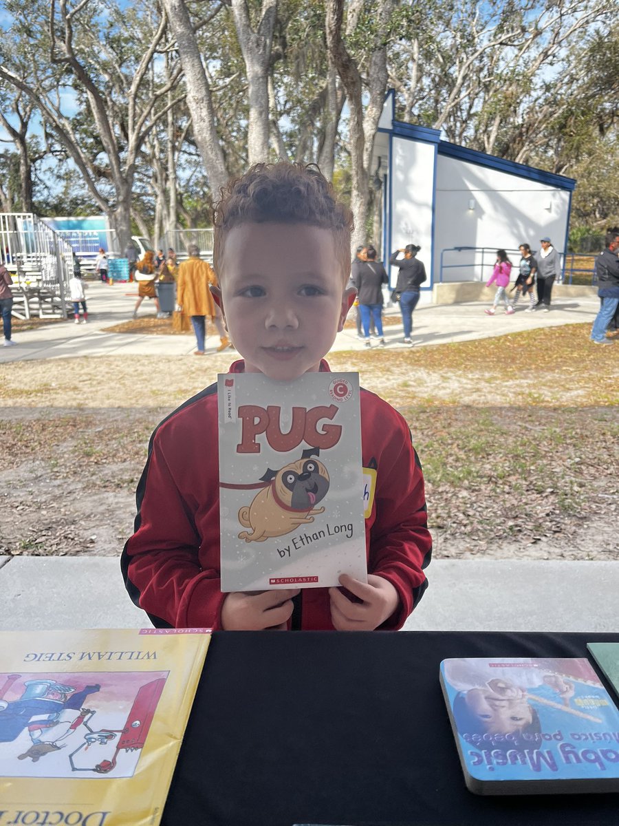 HayesShalia's tweet photo. What a beautiful day ☀️ for connecting with families at Wilkinson Elementary! So many smiling faces and book lovers! 😀📚❤️ @SuncoastCGLR @readingby3rd @JoinVroom
@LeerPara3ro #GLReading #ParentEngagement #SchoolReadiness https://t.co/L52LzBzxNl