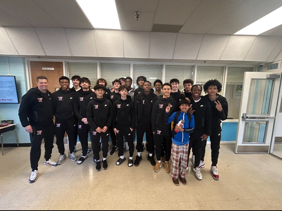 coache_graves's tweet image. We wrapped up yr 8 of our Wootton Cares Reading &amp;amp; Mentoring program. Blessed to watch our guys continue to lay footprints in our amazing Wootton community. Thank you to all who have &amp;amp; continue to make this happen! #WeRAISE @TSWAthletics @MCPSAthletics @MCPSYouMatter @mcpsAD