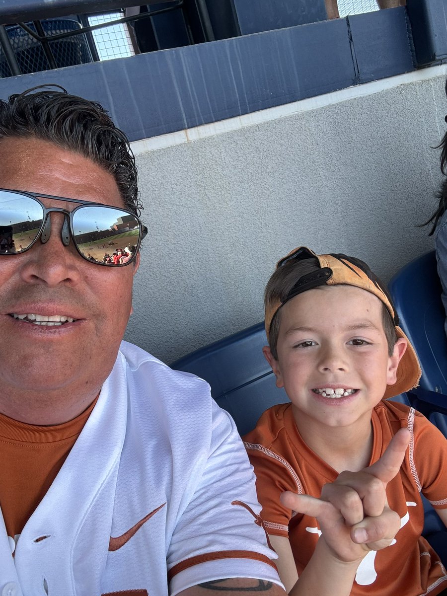 Supporting <a href="/TexasSoftball/">Texas Softball</a> here in Tucson - what a treat getting to watch our longhorns at my home city #hookem