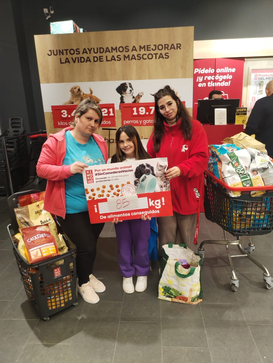 Un millón de gracias a Fundación Kiwoko  y a todos los que habéis venido para ayudarnos a recaudar comidita para todos los aldeanitos 🩵