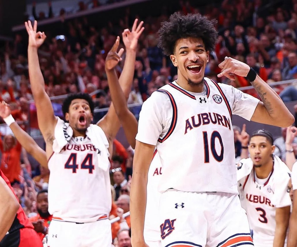 NoContextAUMBB's tweet image. 