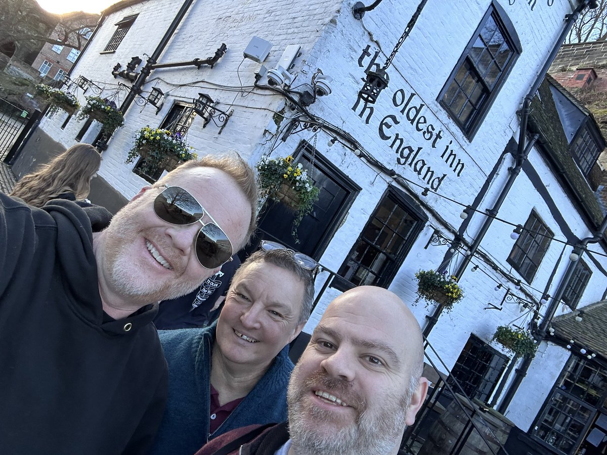 fishmornings's tweet image. Oldest pub in England! What a great time. 

🐠❤️❤️❤️