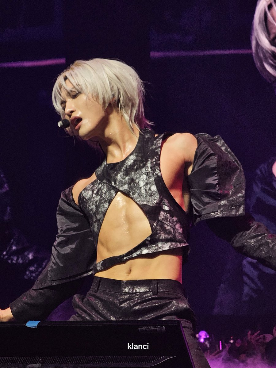 yunhwagii's tweet photo. okay so hey, this is insane https://t.co/LttBtWISCo