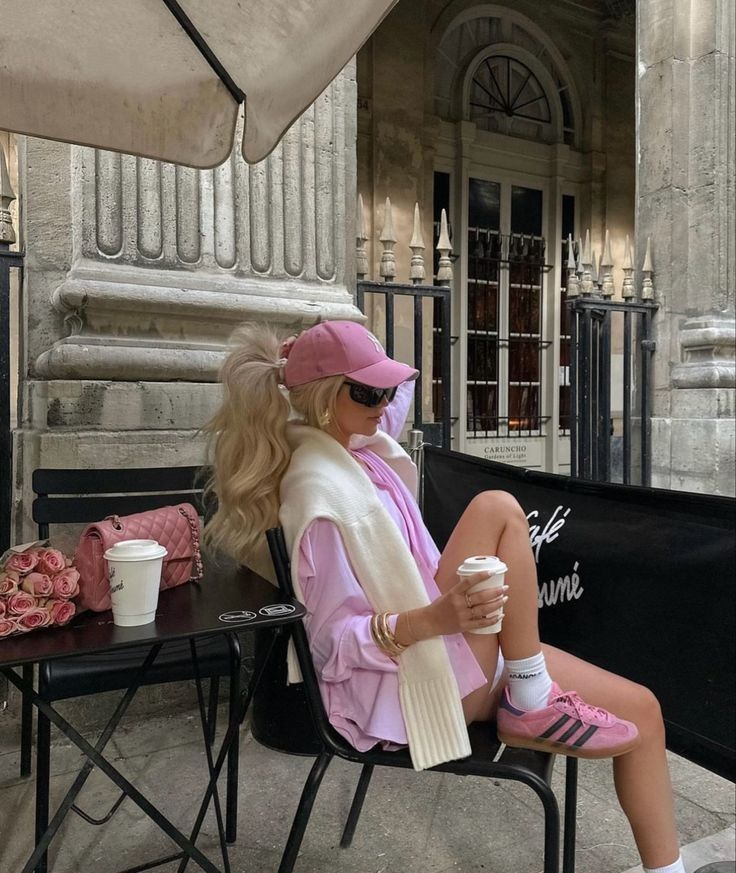 donadaversace's tweet photo. POV: Quando te Acham Rica, mas Você Aprendeu a Comprar na Shopee...✨🎀 https://t.co/NimSPXtvOC