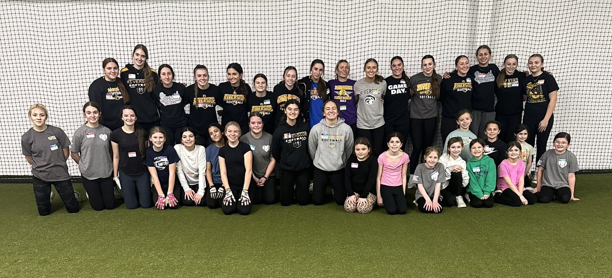Great first day of youth camp!!! Our softball players had a great time working with all the great young softball players!! Can’t wait for next week!! 🖤💛💪💪
<a href="/Riverside_athl/">Riverside Athletics</a>