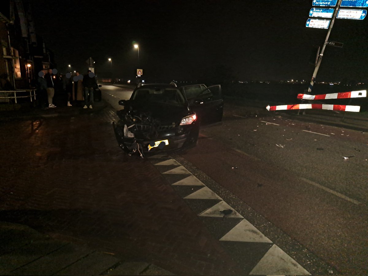 Aanrijding op Sasdijk in Werkendam