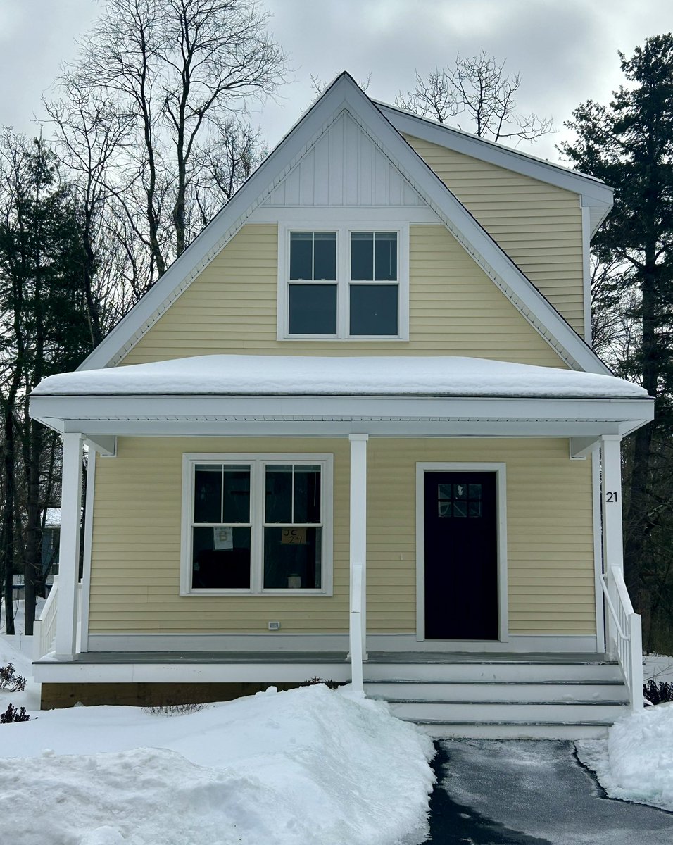 JaSizz's tweet image. In Dunstable, MCO Associates is set to file for a Comprehensive Permit under Chapter 40B in the coming months for a 44-unit housing project. Last week, I visited a similar MCO project in Lancaster. Learn more: dunstable-ma.gov/sites/g/files/…. Check out Lancaster project below!