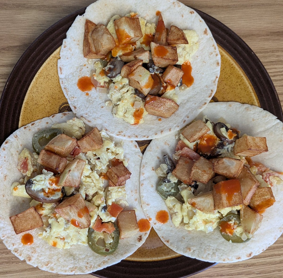 recipesallkinds's tweet photo. Spicy Breakfast Tacos 

#allkindsofrecipes #testkitchen #breakfasttacos #breakfast #tacos #spicy #scrambledeggs #eggs #potato #onion #greenpepper #mushrooms #tomato #jalepenos #cholulahotsauce #hotsauce #flourtortillas https://t.co/yIUq6fVSYC
