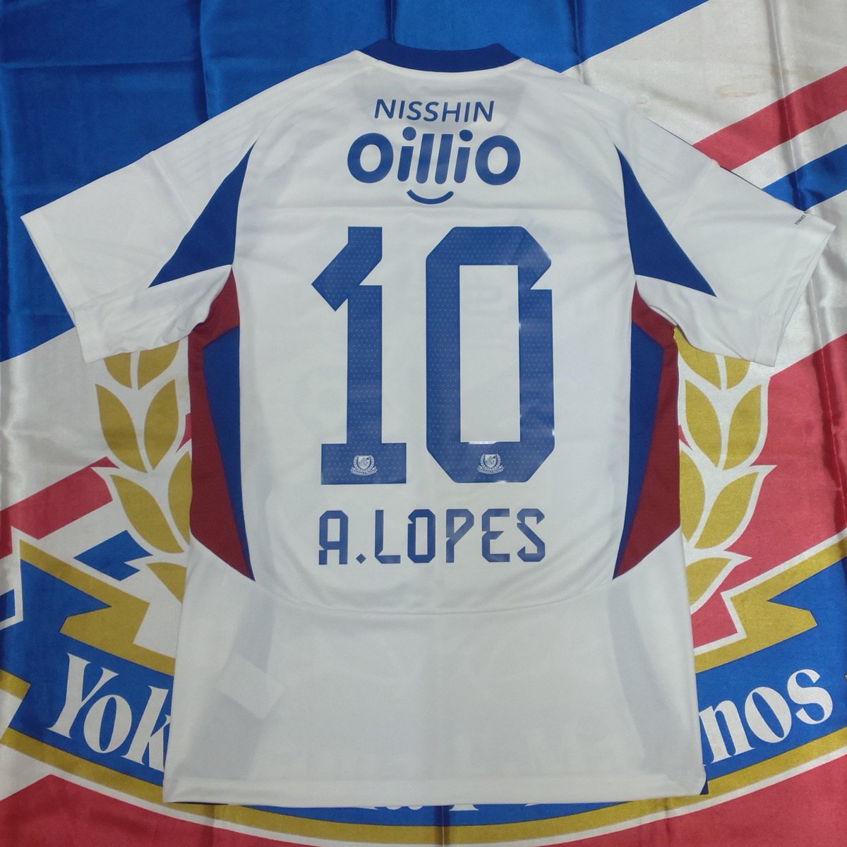 captain_283's tweet photo. ⚽️⚓彡
今シーズンのアウェイのユニフォームは #アンデルソンロペス 💪🔟

とっちゃえ3年連続得点王⚽️⚽️⚽️

#andersonlopes 
#fmarinos #marinos #yokohamafmarinos #マリノス #横浜f・マリノス #横浜fマリノス 
#adidas #アディダス 
#10 #10番 https://t.co/BFYW8NprdM