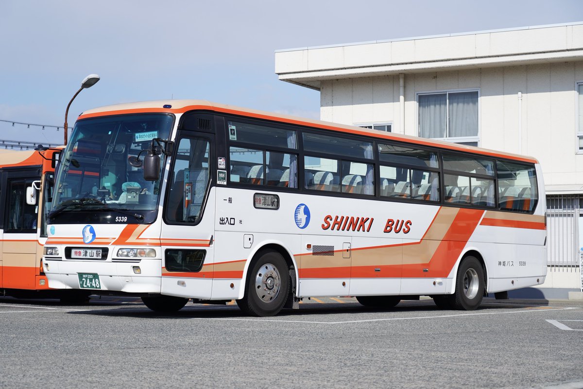 今回は神姫バス社営業所,西神営業所と神姫ゾーンバス崫屋営業所にて