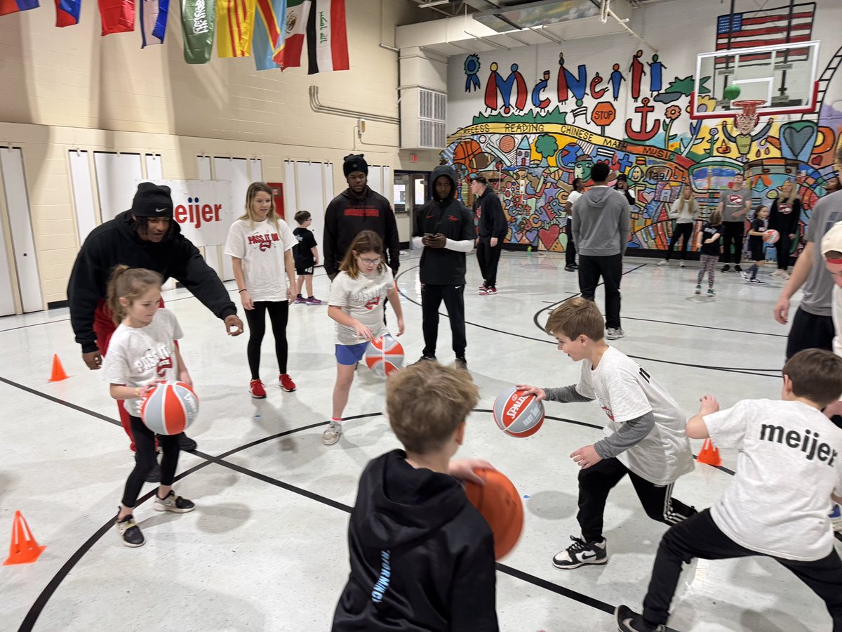 Pass It On: Loving the Process 🔴 🏀 

This morning our student-athletes worked with students at McNeill Elementary School on having a growth mindset and being the best teammate! 

#HilltoppersWithHeart