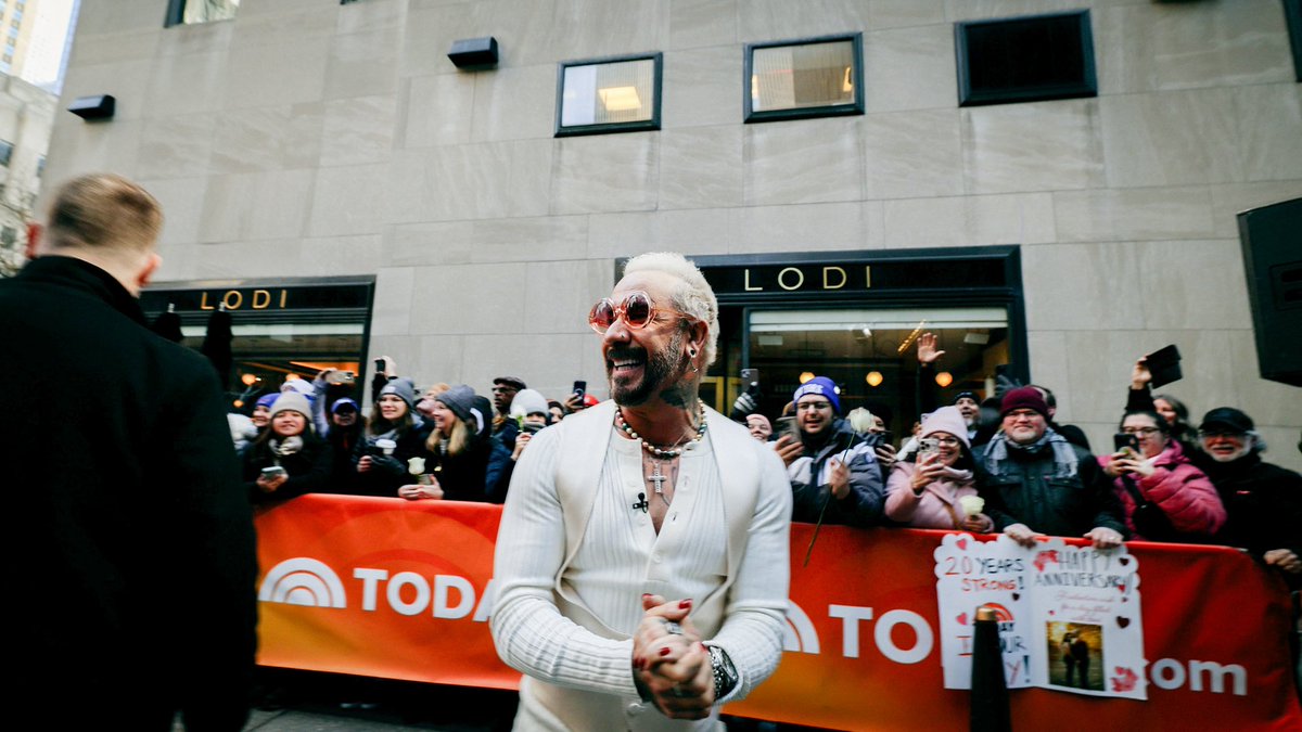 jamiehrice's tweet photo. Last week with the @backstreetboys behind the scenes of their @SphereVegas announcement & today show appearance!
📸 by me
#BackstreetBoys #btsphotographer #nycphotographer #MilleniumAlbum #spherevegas https://t.co/kWSm2fRUJH