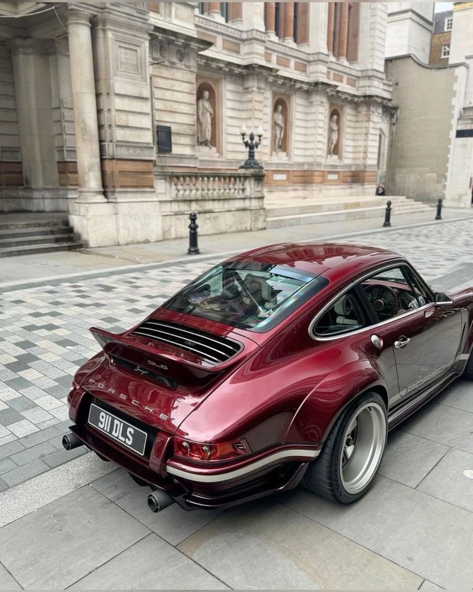 Burgundy Singer Porsche 911 😮‍💨