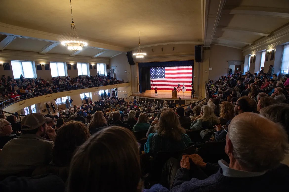 Over 1,000 people showed up in Framingham to make clear that we’re fired up and ready to fight back against every terrible policy Donald Trump and Elon Musk throw at us. 

📸 John Walker <a href="/metrowestdaily/">MetroWest Daily News</a>