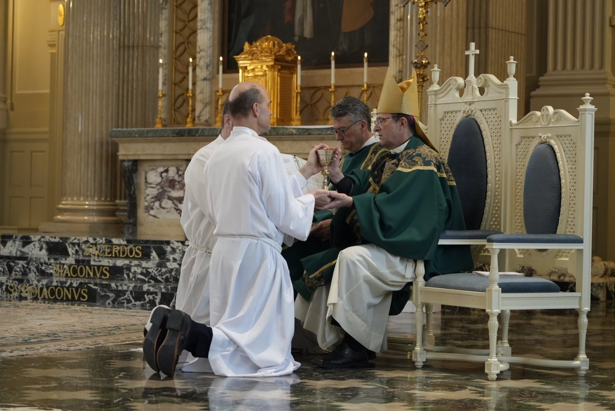 MundeleinSem's tweet photo. Several Deacon Formation candidates were instituted as Readers and one as Acolyte by Bishop Bartosic at the Chapel of the Immaculate Conception! Let's support them in prayer! We are blessed to have nearly 500 active deacons in the #ArchdioceseofChicago #DeaconFormation Program. https://t.co/liwvxJbzkv