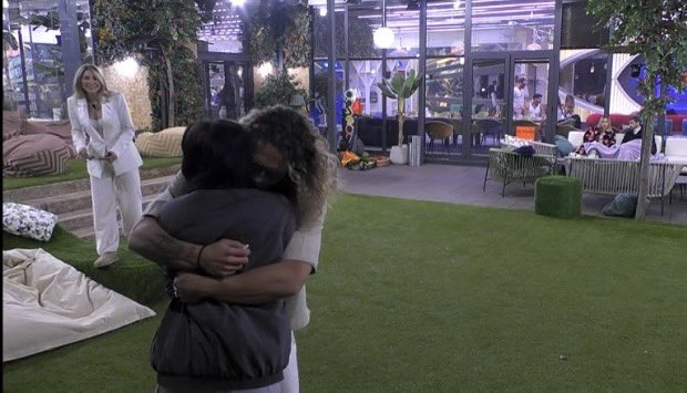 Un grazie speciale a Chiara, Zeudi e Giglio che hanno collaborato alla sorpresa distraendo Shaila e poi hanno gioito per loro❤️‍🩹

#shailenzo #zeudiners