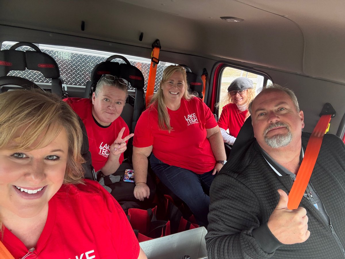 LakeTechCollege's tweet photo. What a blast at the Georgefest parade in Eustis today! ๐บ๐ธHuge shoutout to our amazing student ambassadors and law enforcement recruits for all their hard work and support. You made today extra special! #CommunityStrong #ParadeFun #fltechnicalcolleges #CareerInAYear https://t.co/FEF7PYZvMV