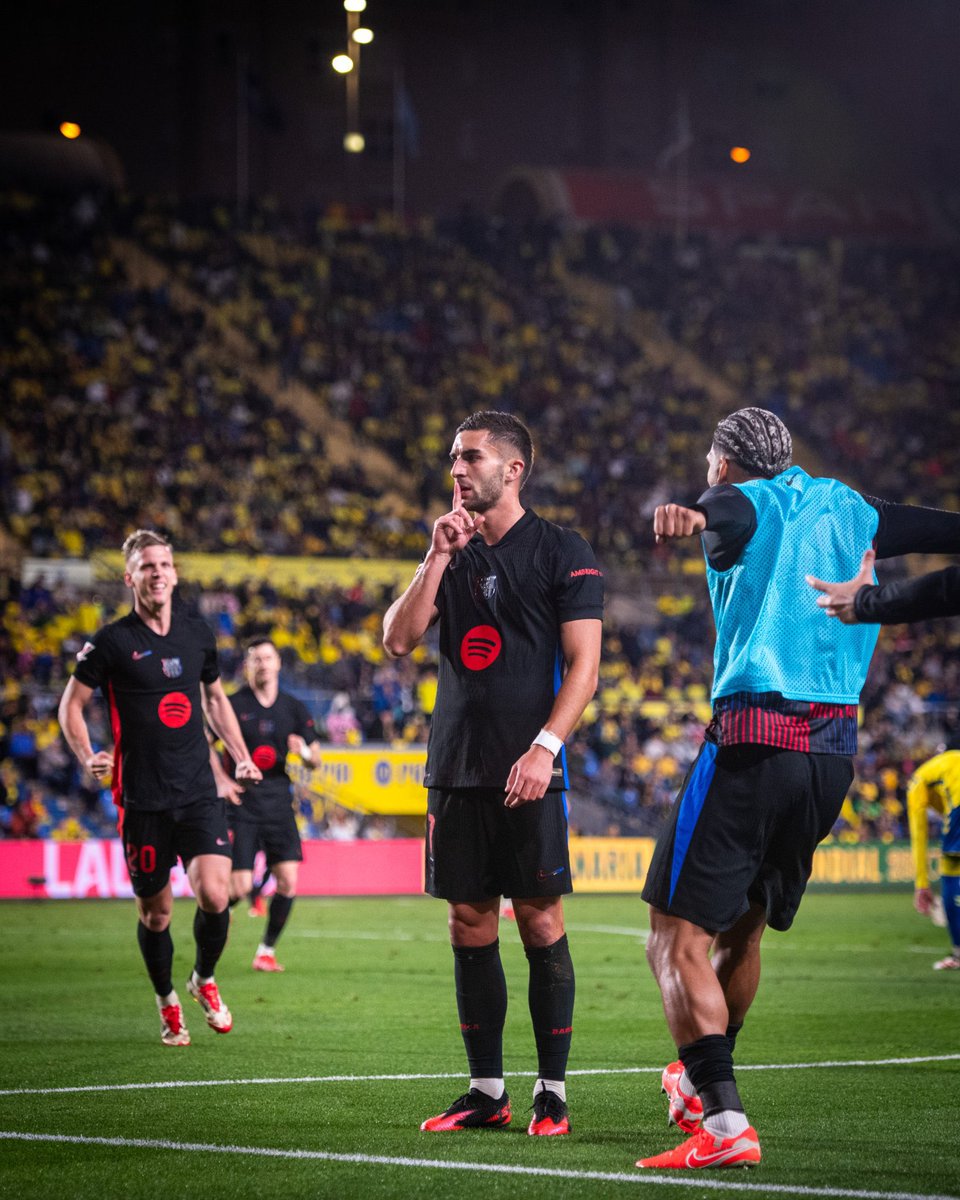 Cuando dieron clase de educación y deportividad, Ferrán Torres no debió asistir. Hoy mandando callar al
Público en el Estadio de Gran Canaria. Así enseña a los jóvenes. 👏👏👏