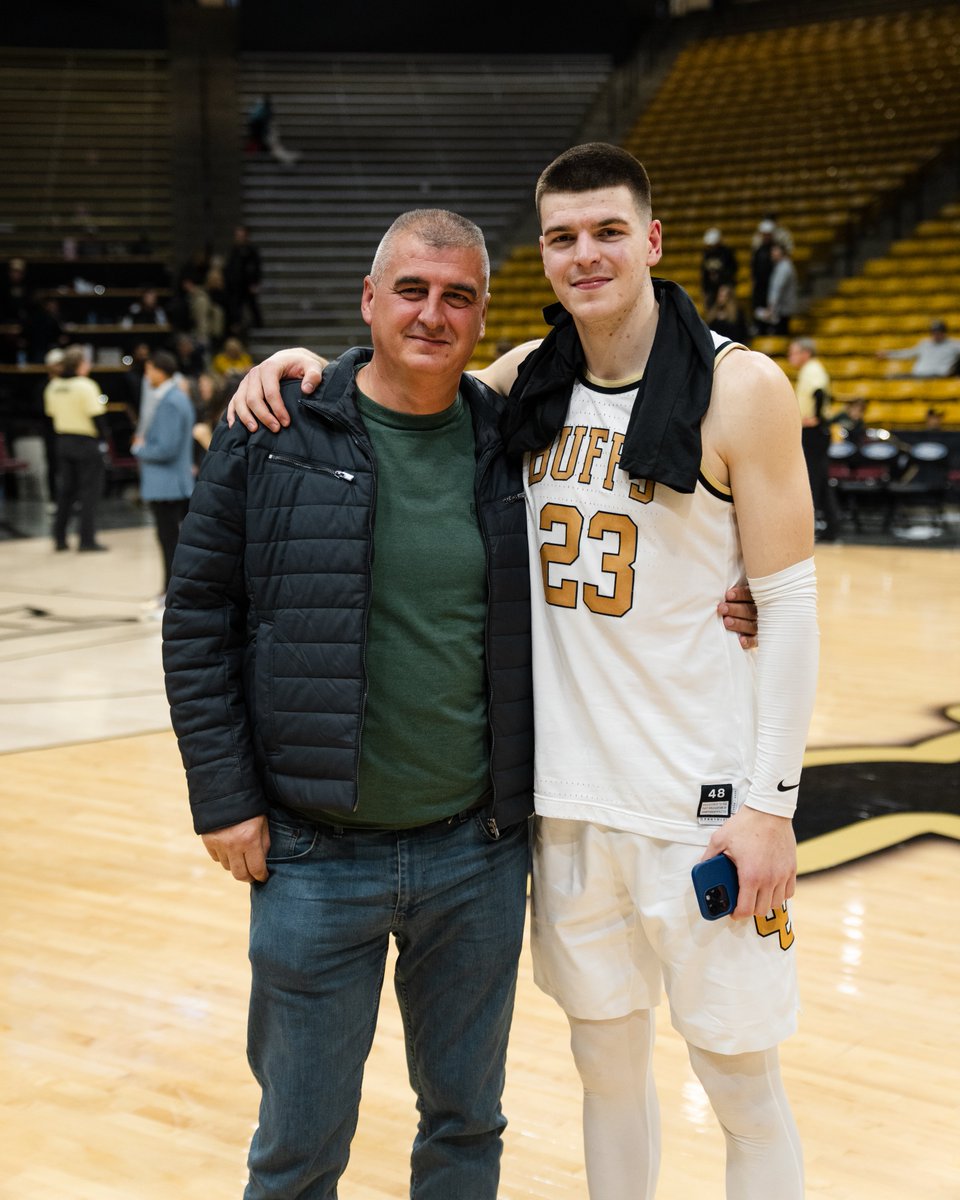 the first time <a href="/andrejjaki23/">Andrej Jakimovski</a>'s dad got to see him play in person in the US 🫶

23 showed out with 17 points, 7 rebounds, 5 assists