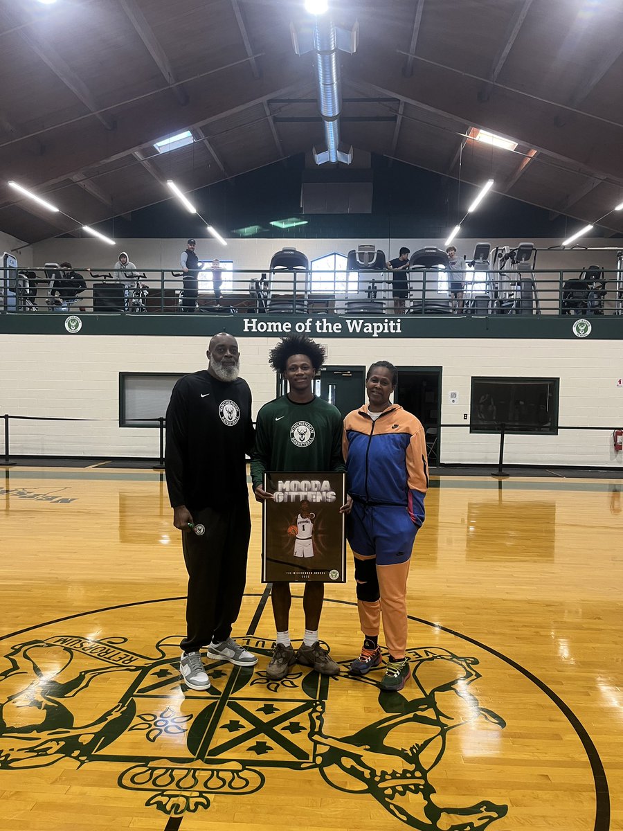 Congratulations and thank you to our class of ‘25! Senior day win over Masters!

‘25 Noah Wojcik 20pts 3rebs 1 blk 5-9 from 3!!

‘25 Mooda Gittens 20pts 5rebs 5ast

‘25 Preston Sledge 10 pts 7rebs 10ast 

‘25 Marko Novakovic 9pts 5rebs 3ast