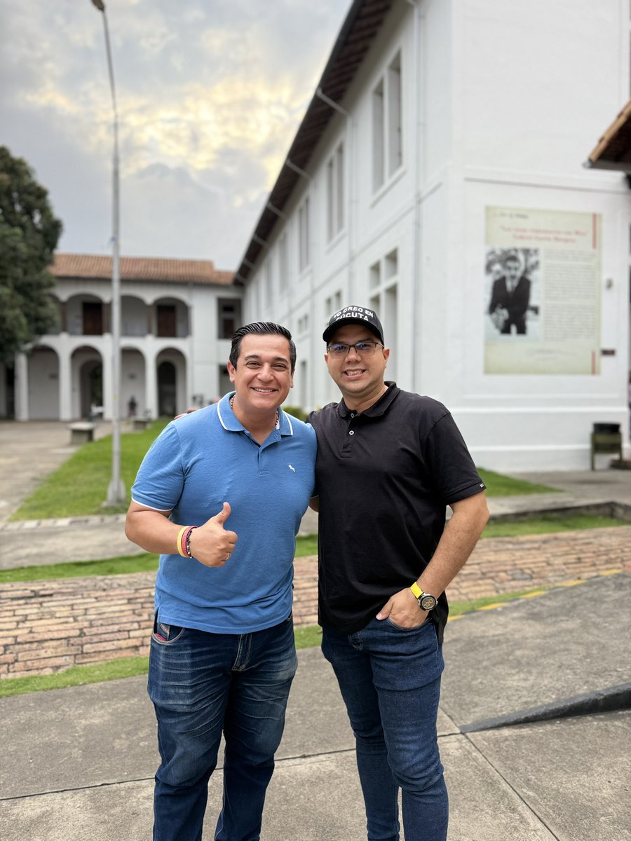 David Alvarado Muñoz (@davidalvaradomu) on Twitter photo En el episodio 3️⃣0️⃣ de mi podcast:
Yo creo en Cúcuta
El invitado soy yo. Gracias <a href="/Mauro_paradaM/">Mauricio Parada</a> por el tiempo y la entrevista 🎙️
Cada domingo un nuevo contenido. Escuchar en <a href="/SpotifyColombia/">Spotify Colombia</a> 🎧 En el episodio 3️⃣0️⃣ de mi podcast:
Yo creo en Cúcuta
El invitado soy yo. Gracias <a href="/Mauro_paradaM/">Mauricio Parada</a> por el tiempo y la entrevista 🎙️
Cada domingo un nuevo contenido. Escuchar en <a href="/SpotifyColombia/">Spotify Colombia</a> 🎧