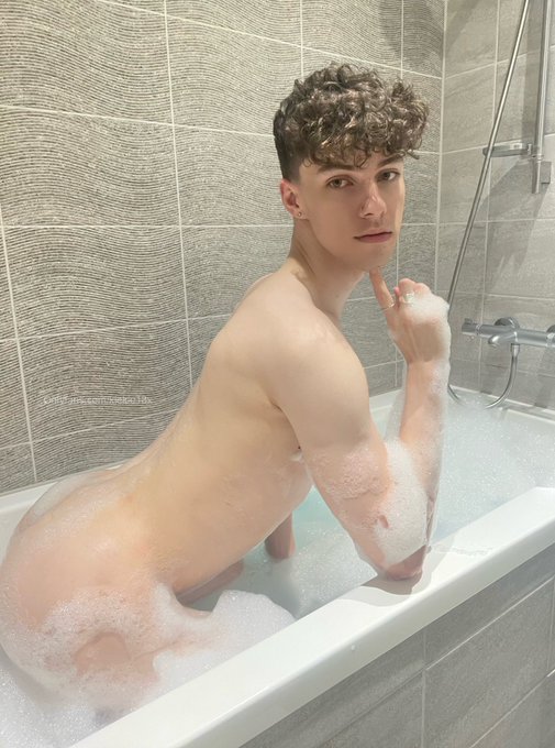 Watch Angelicboyo👼🏻🇬🇧's leaked NSFW photo on TwXstars