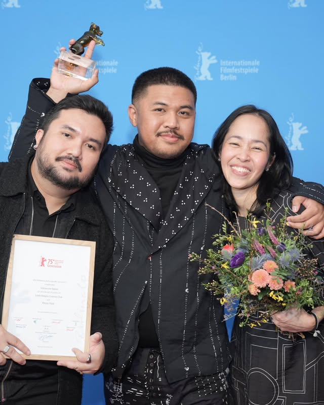 Kabar gembira! 

Film pendek terbaru dari Khozy Rizal, LITTLE REBELS CINEMA CLUB berhasil meraih penghargaan Crystal Bear for the Best Short Film di Berlinale!

Bangga banget!!! 🇮🇩