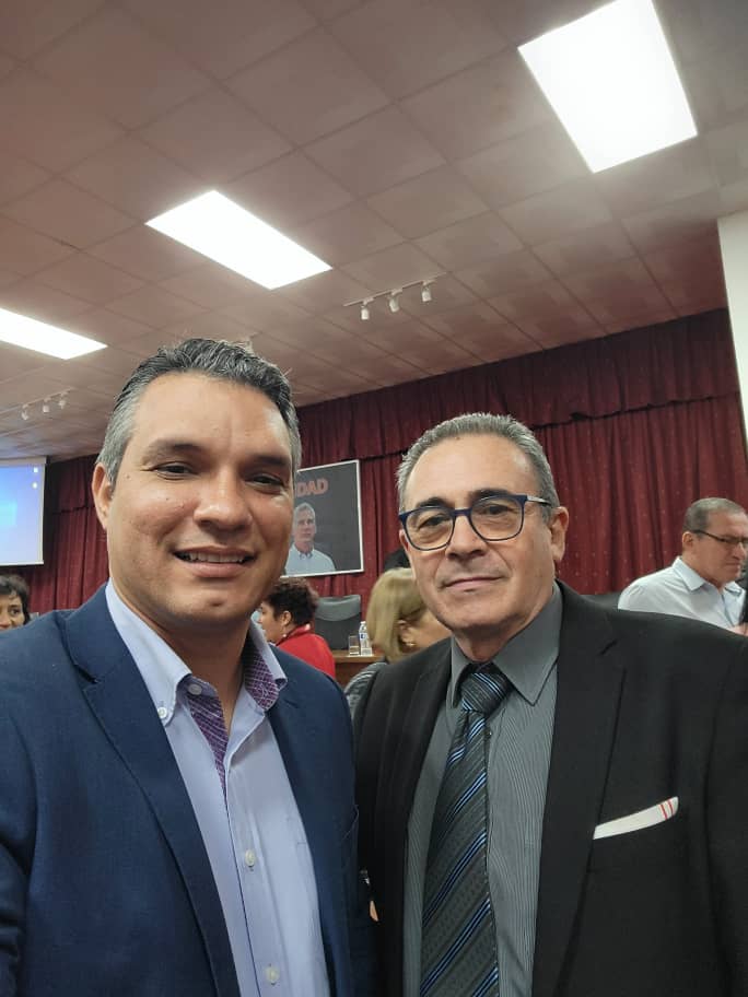 Academia de Ciencias de Cuba (@ciencias_cuba) on Twitter photo En la mañana de hoy 22 de febrero fueron galardonados los Dr.Cs. Luis Velázquez y el Dr.C. Marlon Ortiz, con el Premio Anual de Salud 2024, con dos importantes investigaciones en el campo de las Neurociencias. Felicitaciones para ambos cientificos @CubaCiencia
<a href="/citmacuba/">Ministerio de Ciencia, Tecnología y Medio Ambiente</a> En la mañana de hoy 22 de febrero fueron galardonados los Dr.Cs. Luis Velázquez y el Dr.C. Marlon Ortiz, con el Premio Anual de Salud 2024, con dos importantes investigaciones en el campo de las Neurociencias. Felicitaciones para ambos cientificos @CubaCiencia
<a href="/citmacuba/">Ministerio de Ciencia, Tecnología y Medio Ambiente</a>