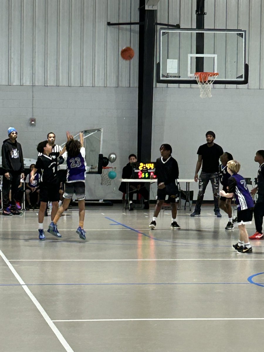 MittenRecruit's tweet photo. Junior Jam is off and running!! Today at Summit Academy come and check out some of the top young talent in the state!!
Schedule - https://t.co/xWc8vIKiAk
#MittenRecruit #JuniorJam https://t.co/QUagYYabZP