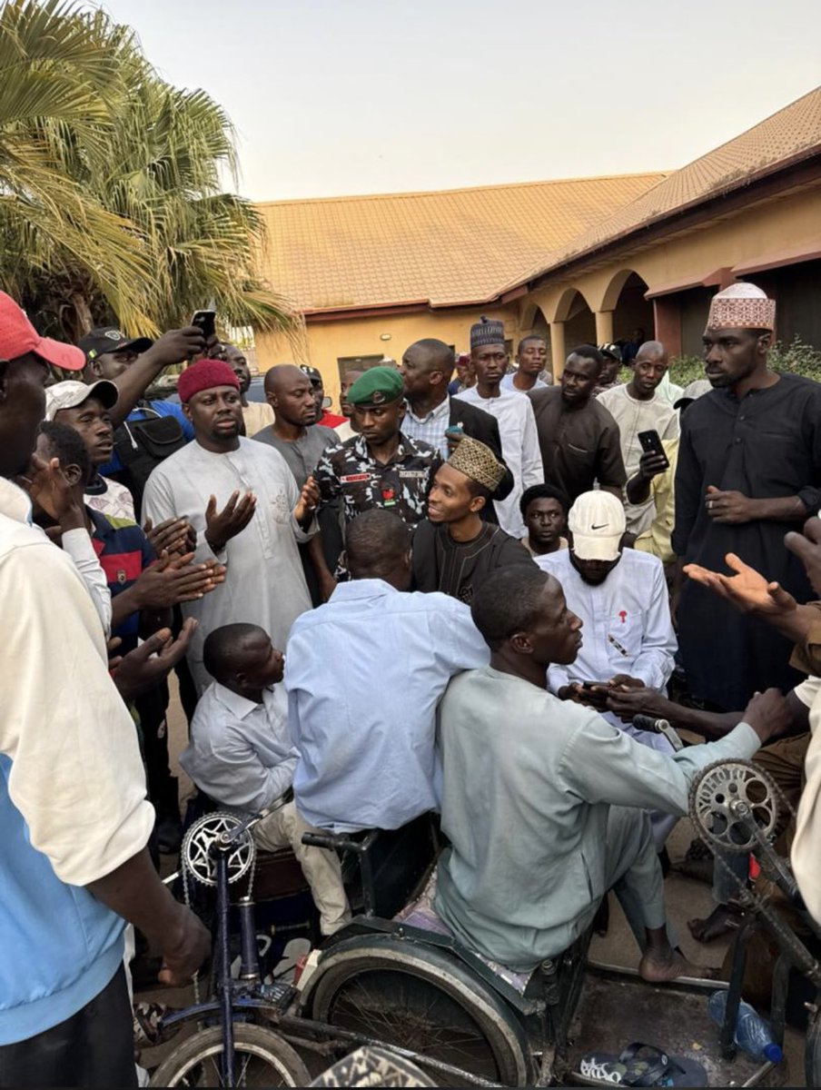 sarkin_nur's tweet photo. Interacting with them will make you understand their problems. @B_ELRUFAI baya gudun mutanen sa🫡.
#Apcmeg #sarkinyakinnurkhalil https://t.co/fKs7W9NJer