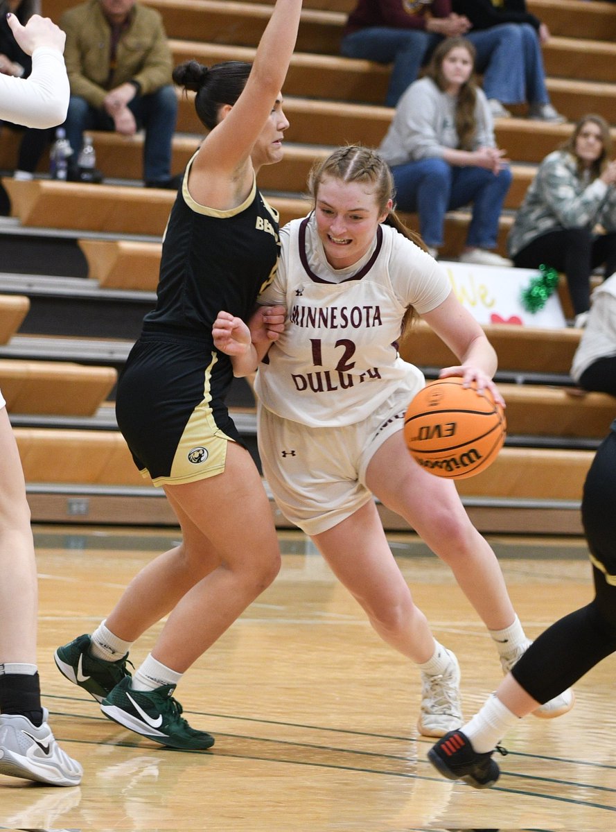 UMD Bulldog out in front at the half 41-25 <a href="/UMDWomensBBall/">UMD Women's Bball</a> <a href="/UMDBulldogs/">UMD Athletics</a>