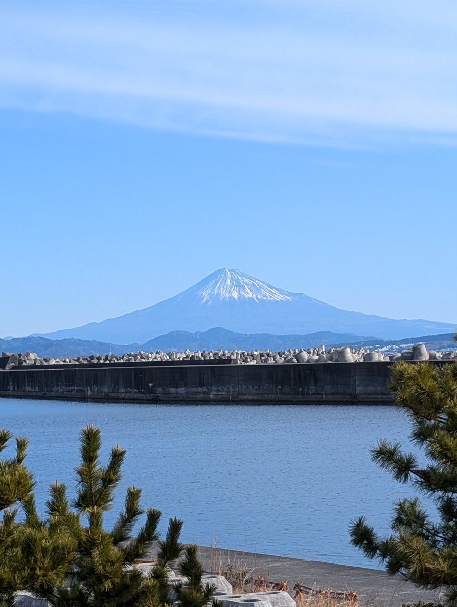 本日2月23日は #富士山の日🗻 焼津漁港親水広場ふぃしゅーなから