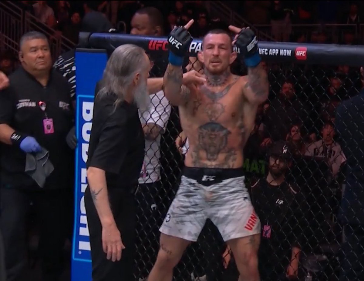 HeadclashMMA's tweet photo. What a way to introduce yourself to the UFC, Austin Vanderford! 😂

#UFCSeattle https://t.co/2GxnlHfDZi