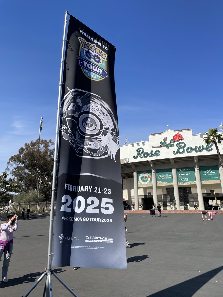 fressure's tweet image. Unova Tour at the Rose Bowl #PokemonGO