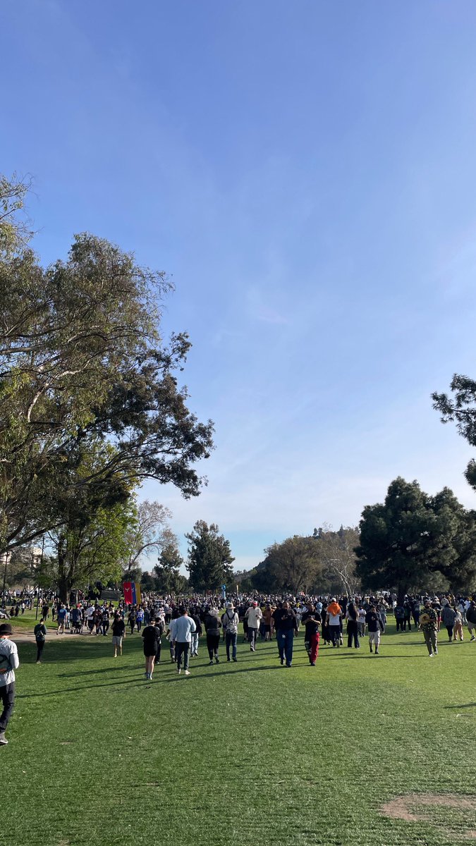 fressure's tweet image. Unova Tour at the Rose Bowl #PokemonGO
