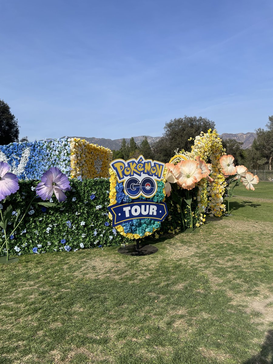 fressure's tweet image. Unova Tour at the Rose Bowl #PokemonGO