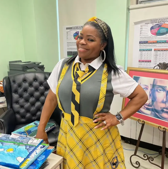 BrooklynRoundup's tweet photo. NEW YORK POST >>> EXCLUSIVE: NYC principal from Long Island uses address of parent at school to enroll kid in Brooklyn, avoid city tuition

A Brooklyn principal who lives on Long Island uses the address of a parent at her Brownsville job to send her....

https://t.co/JfYa3U0d8e https://t.co/Hub9ZeoKKQ