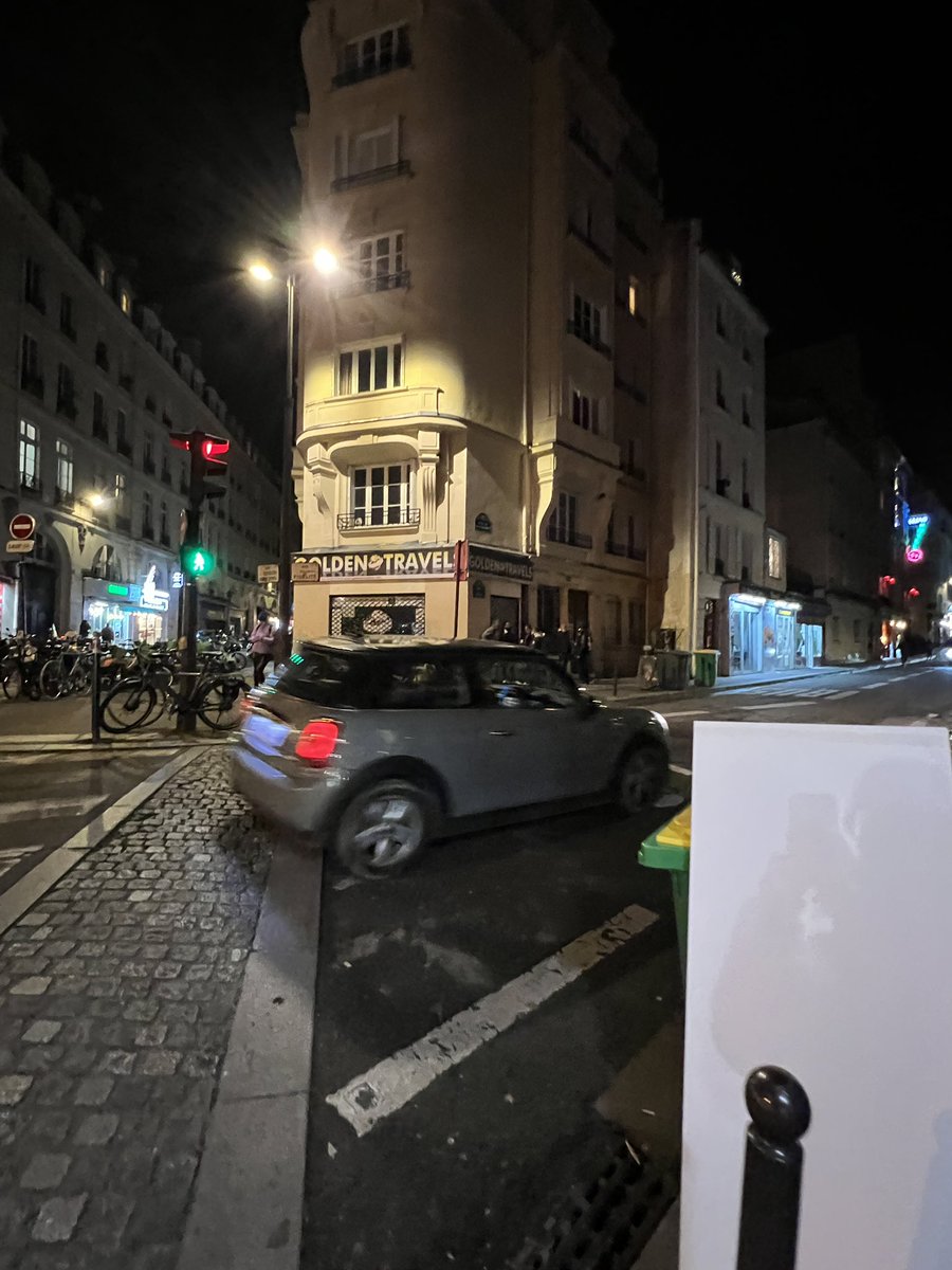 River1Paradis's tweet photo. Samedi soir ordinaire rue de @FideliteParis
Encore un véhicule à #contresens
Celle-ci ne s’est arrêtée que parce qu’une autre arrivait en face et qu’il n’y avait pas d’alternative…
La @PMdeParis pourrait-elle passer de tps en tps, @ACORDEBARD ⁉️
🙏
#Paris10 https://t.co/WlOHBmHuqm