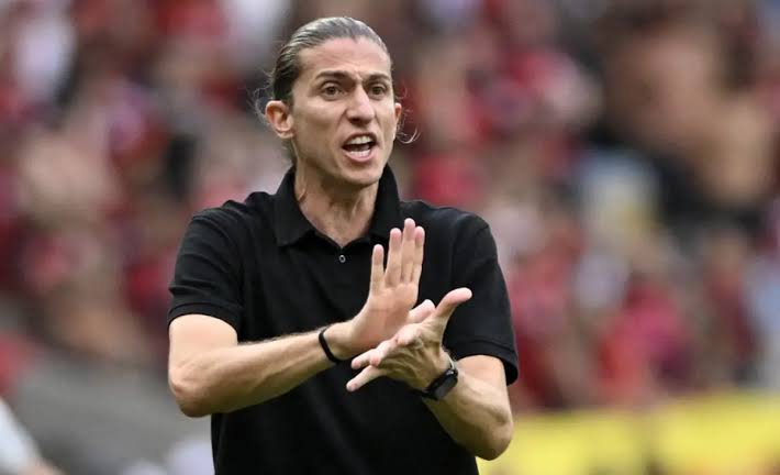 fabiojusttino's tweet photo. "A gente construiu um modelo de jogo no Flamengo onde o seu torcedor se sentisse representado"

Filipe Luis https://t.co/QxrVVJfCQ9