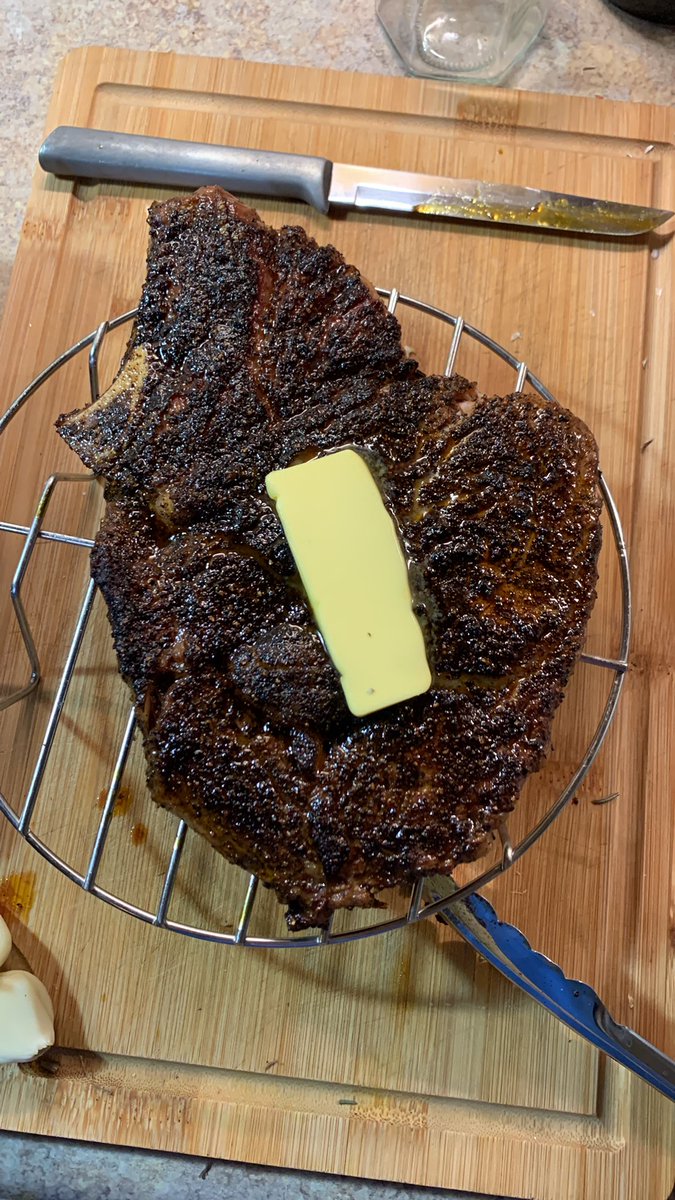 mechanakamoto's tweet image. Rate my crust 1-10 ribeye gang