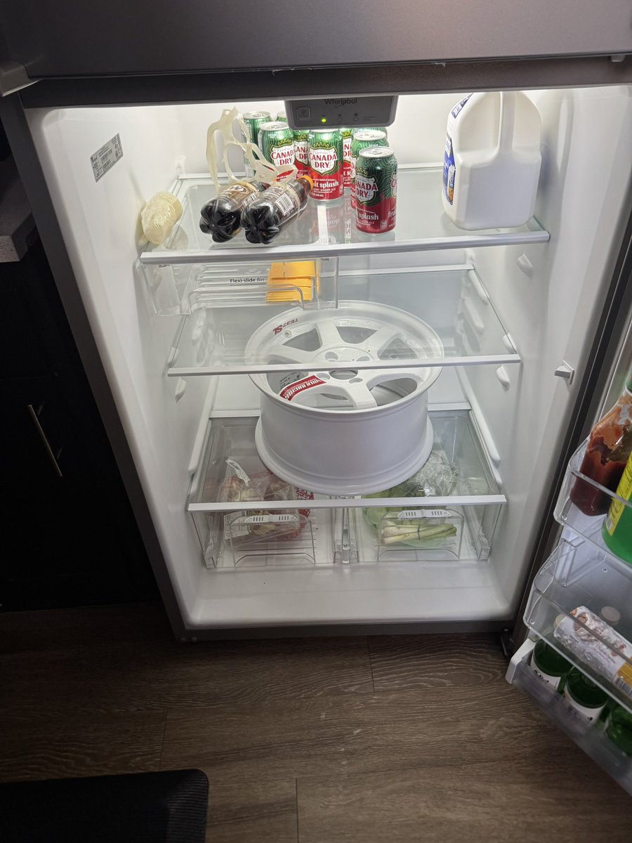 shamelessplugg_'s tweet photo. rate my fridge https://t.co/AibyhmOfEu