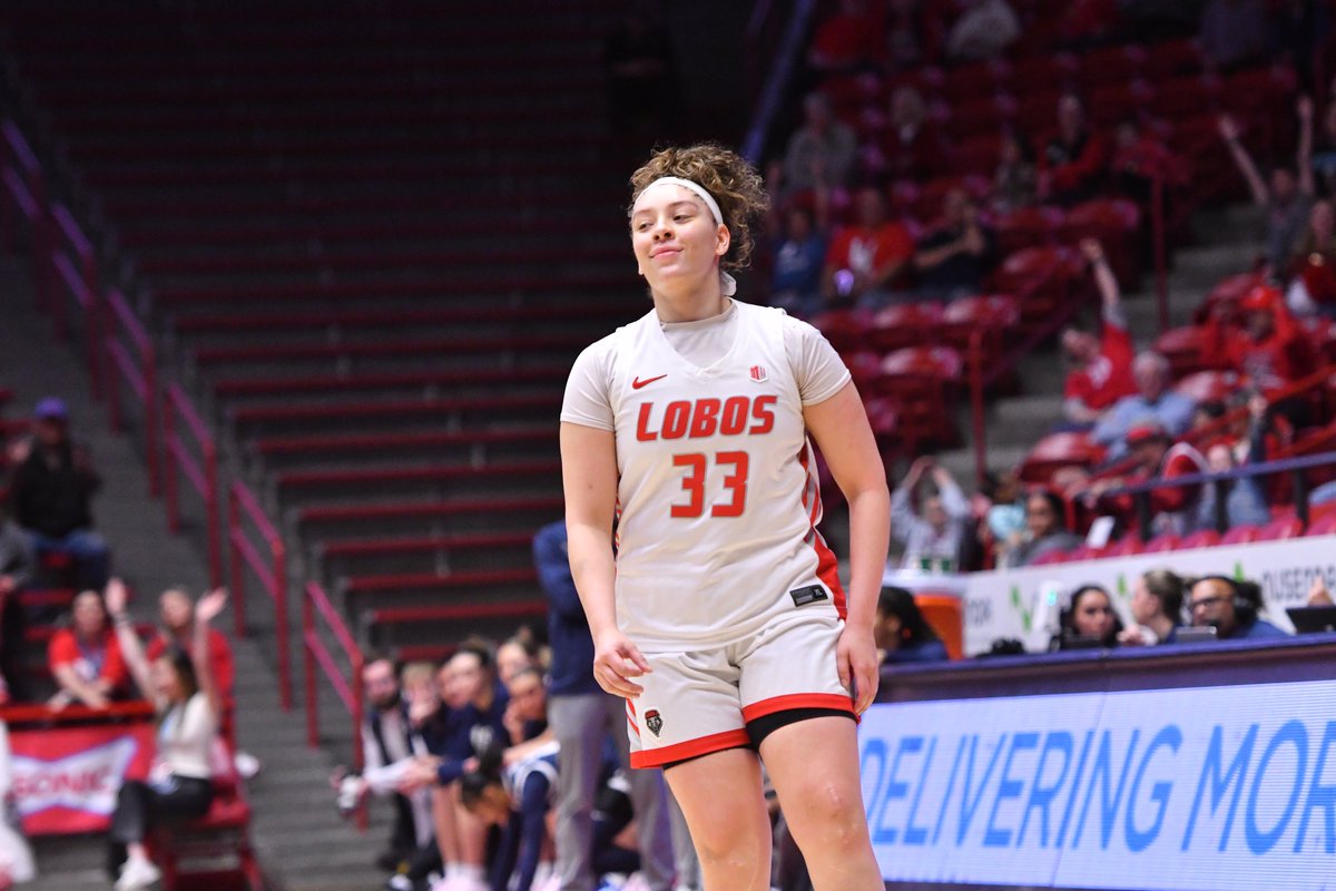 The 4th quarter belonged to Vianè and the Lobos.

RECAP: tinyurl.com/uhkezza3
#GoLobos