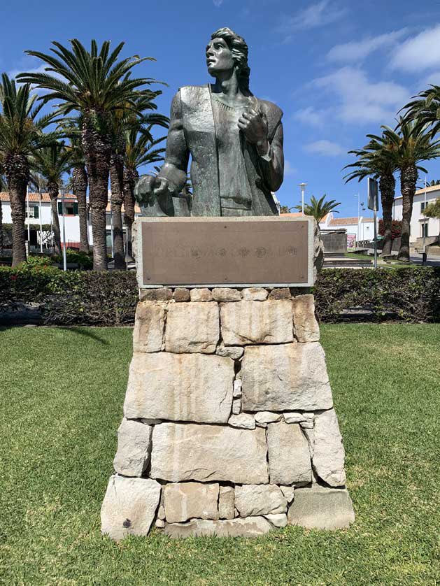PortugalGuide's tweet image. #Statues and public monuments in #Madeira portugalallover.com/2025/02/statue… #CR7 #Funchal #portoSanto