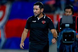 A qué hora la dirigencia de #Ñublense informará la salida de Francisco Arrué. Es el momento preciso para que tenga un golpe de timón y puedan ganar en la Libertadores.
Mediocre sistema táctico, errado para las piezas que tiene.