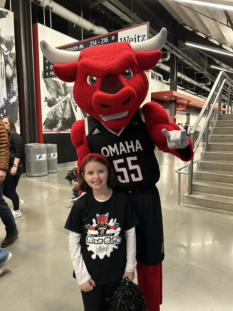lcosimano's tweet photo. Fun night cheering on the @omavs! https://t.co/qTClc3pp27